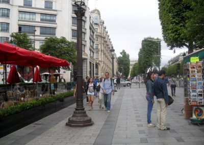 Champs Elysées, sol et trottoirs en granit